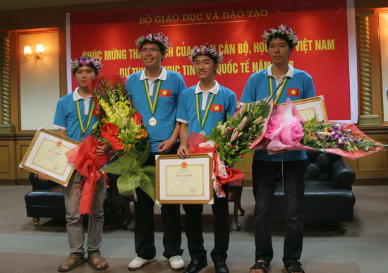 Cả 4 học sinh Việt Nam đoạt huy chương tại Olympic tin học quốc tế