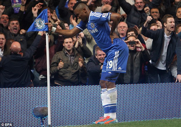 Etoo trả đũa &ocirc;ng Mourinho bằng m&agrave;n ăn mừng ấn tượng