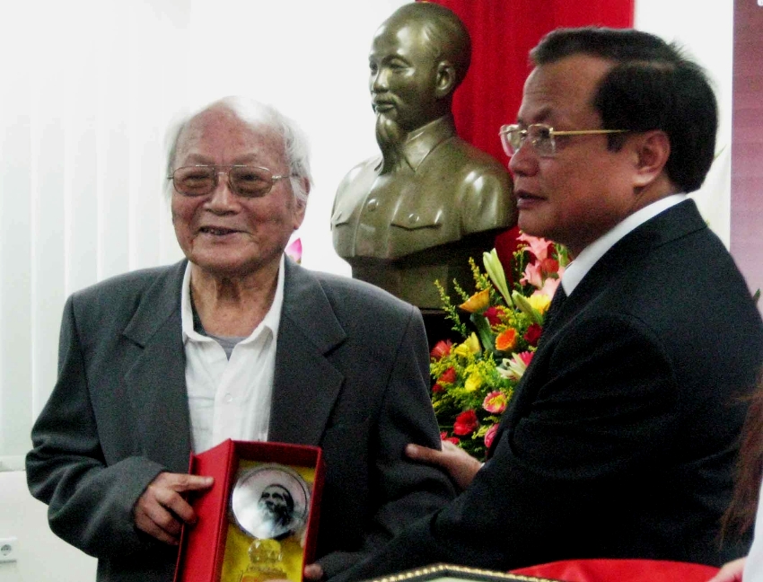 Nhà văn Tô Hoài, cha đẻ "Dế mèn phiêu lưu ký" qua đời