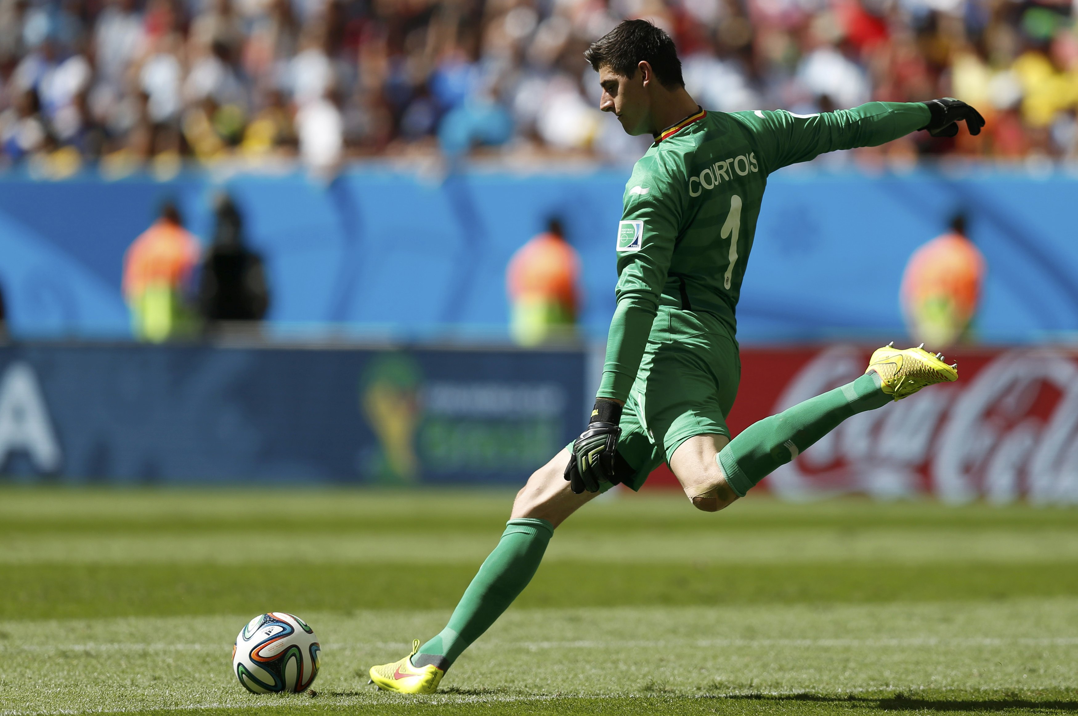 HLV Mourinho: Cech và Courtois, sẽ có một người buồn!
