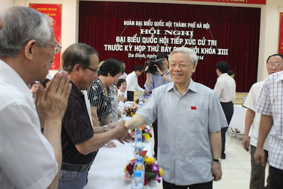 Tổng b&iacute; thư tr&ograve; chuyechuyện với cử tri
