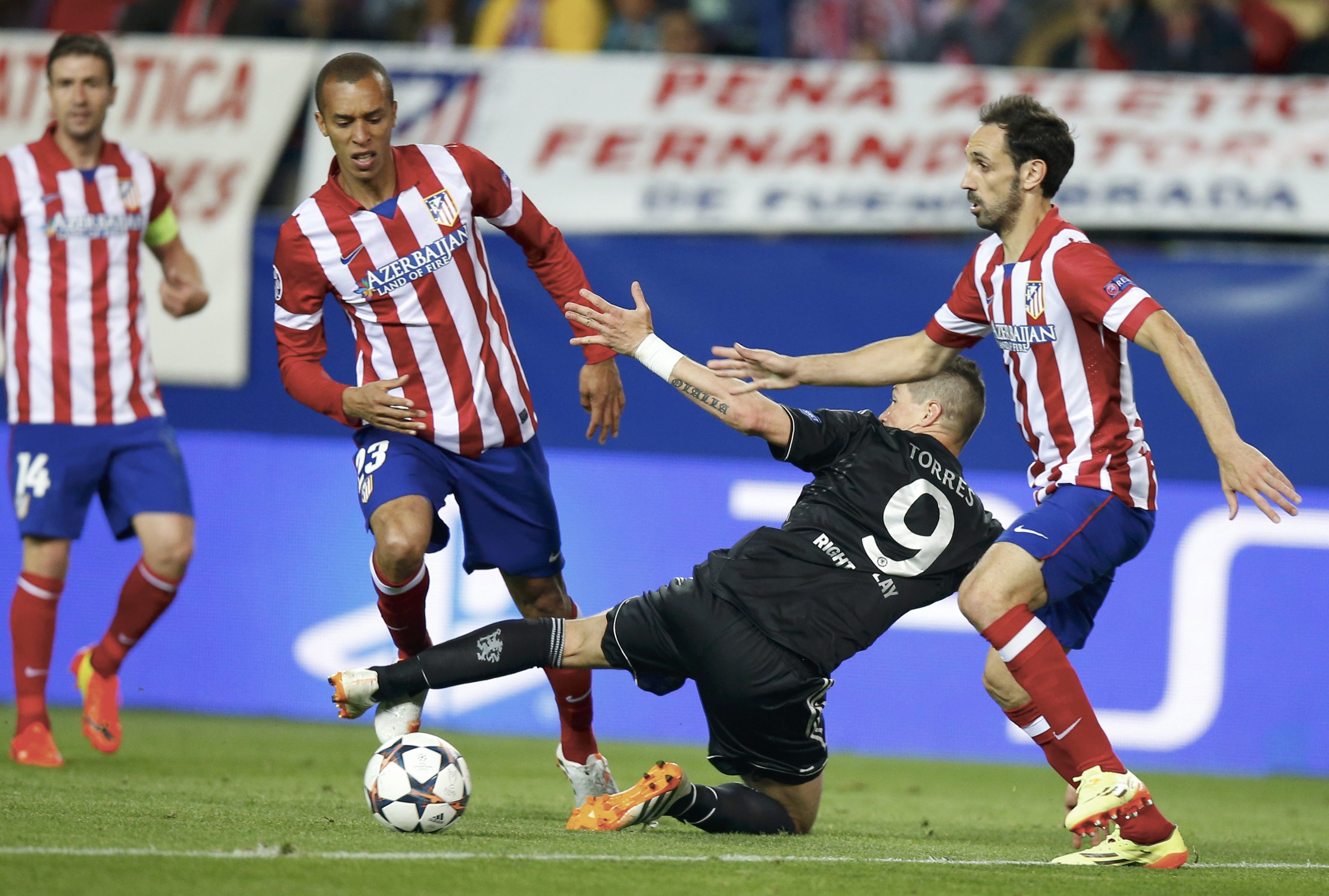 Atletico Madrid – Chelsea 0-0: Không phá được "xe buýt" của Mourinho