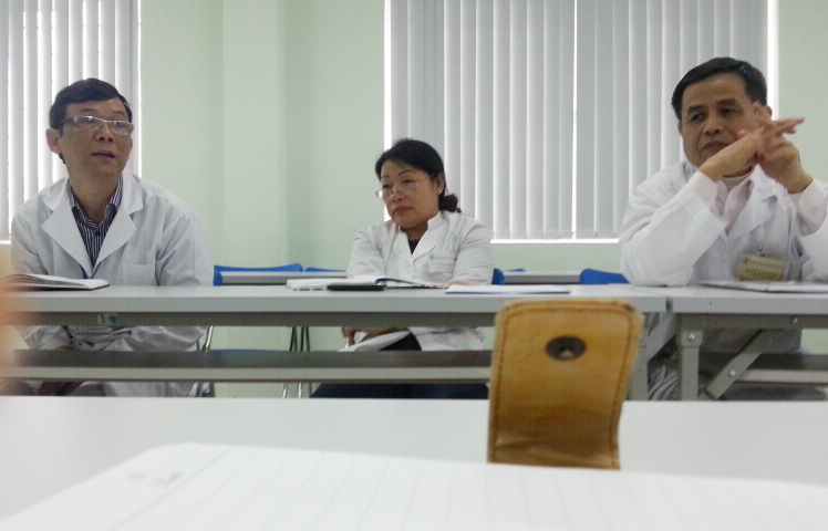 Đại diện Bệnh viện Nhi Hải ph&ograve;ng th&ocirc;ng tin ban đầu về trường hợp tử vong của b&eacute; Nguyễn Minh Nhật