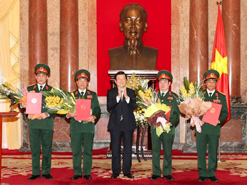 Chủ tịch nước Trương Tấn Sang chúc mừng 4 Thượng tướng mới của Quân đội nhân dân Việt Nam