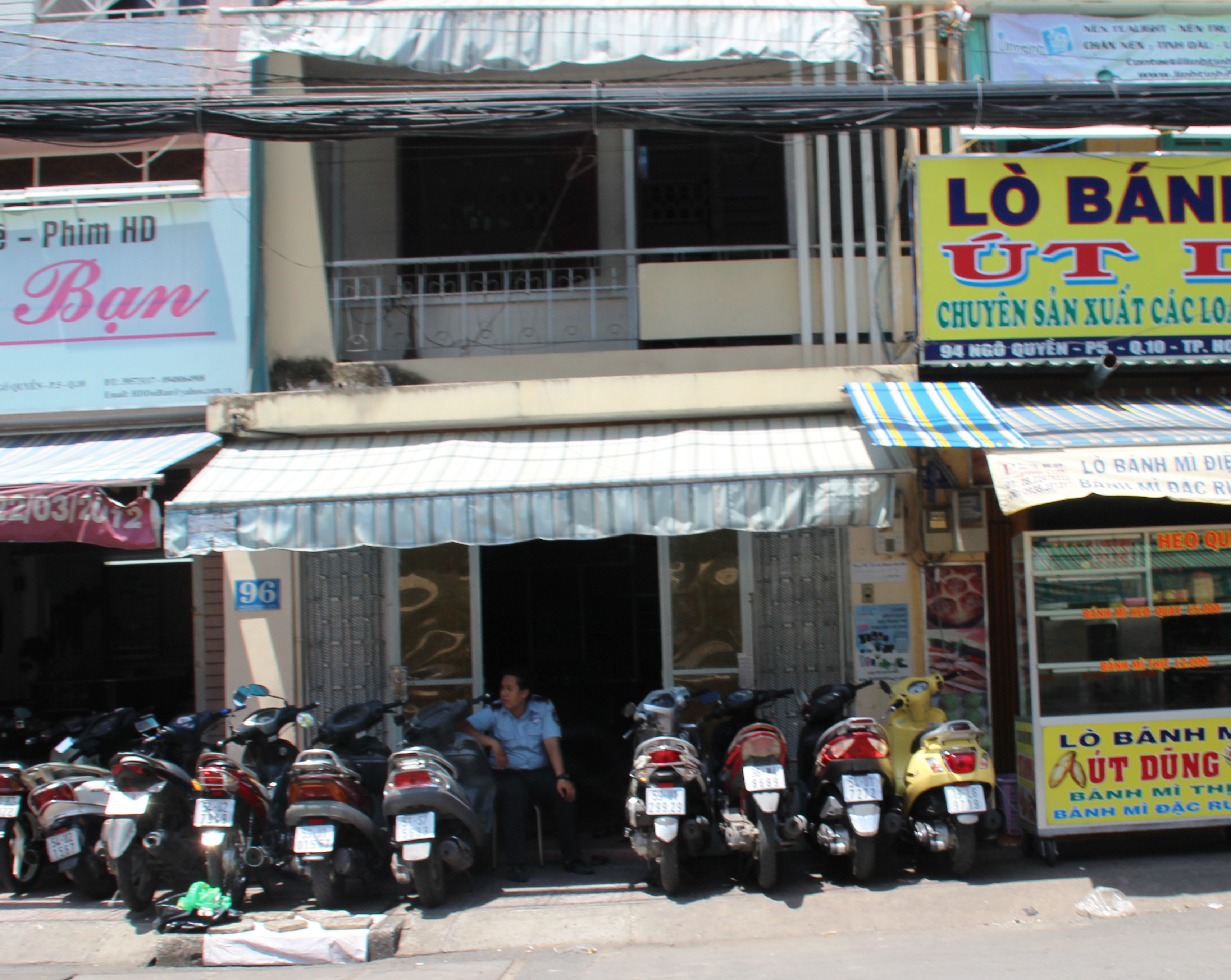 Treo cổ vì không muốn cha già khổ cực