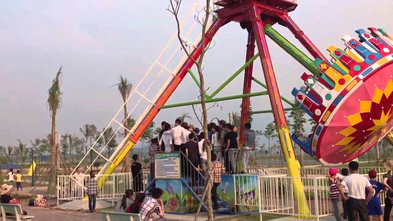 Đu quay rơi xuống đất, 6 học sinh nhập viện