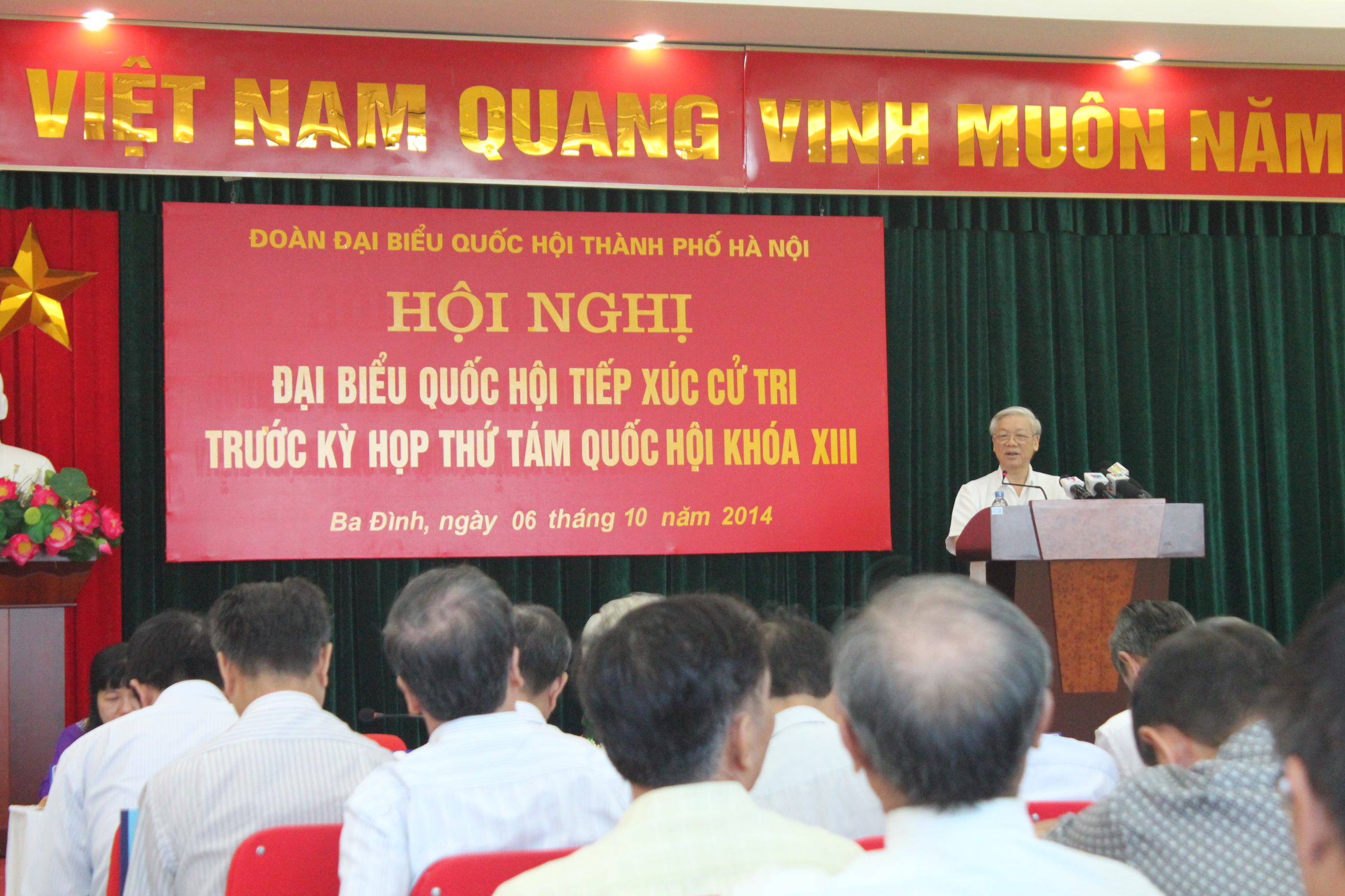 Tổng bí thư phát biẻu trong buổi tiếp xúc cử tri