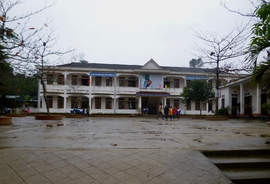 Trường thu tiền giáo viên để “cảm ơn” xã
