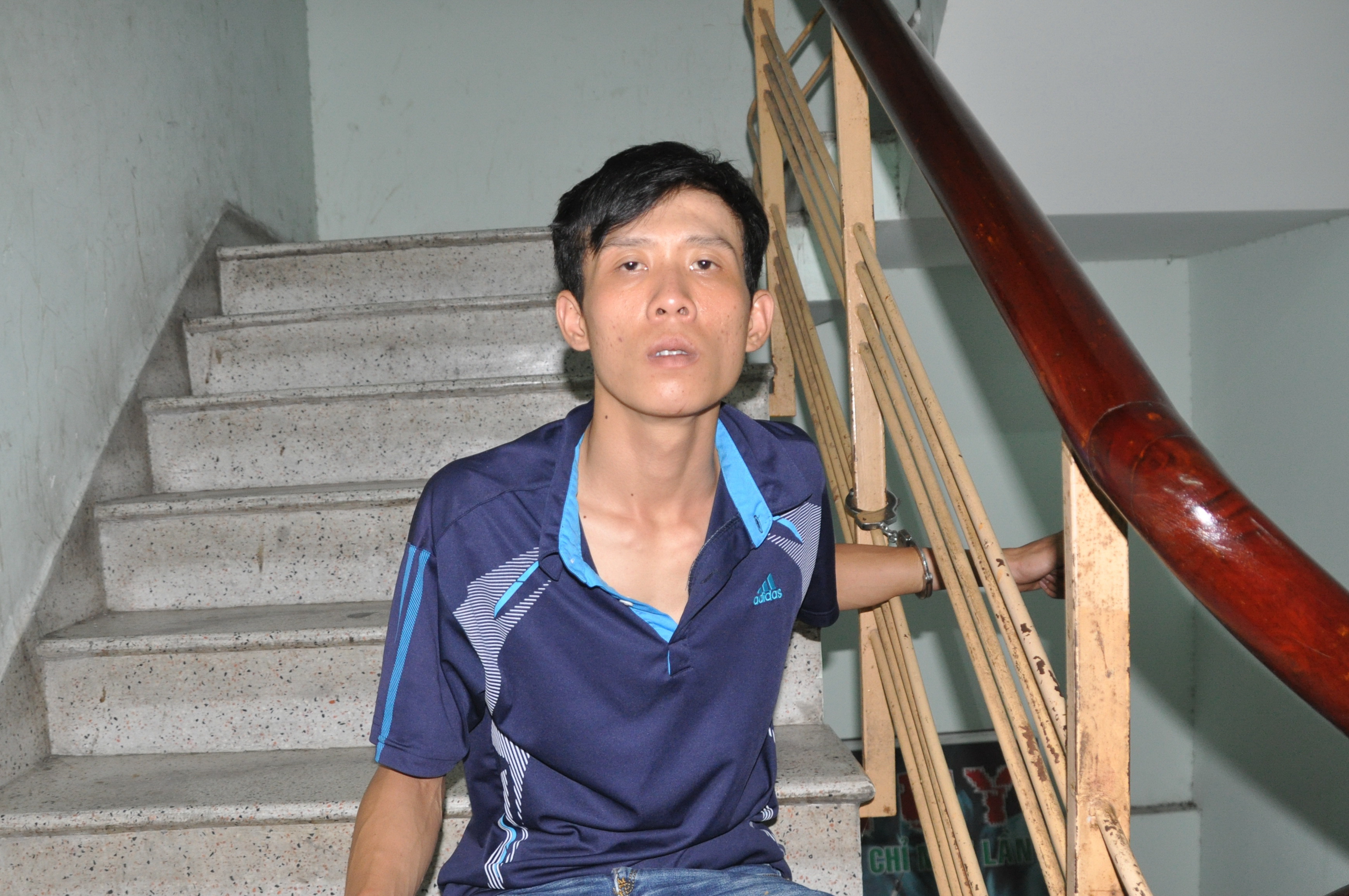 Nổ súng bắt 2 tên cướp tài sản người nước ngoài