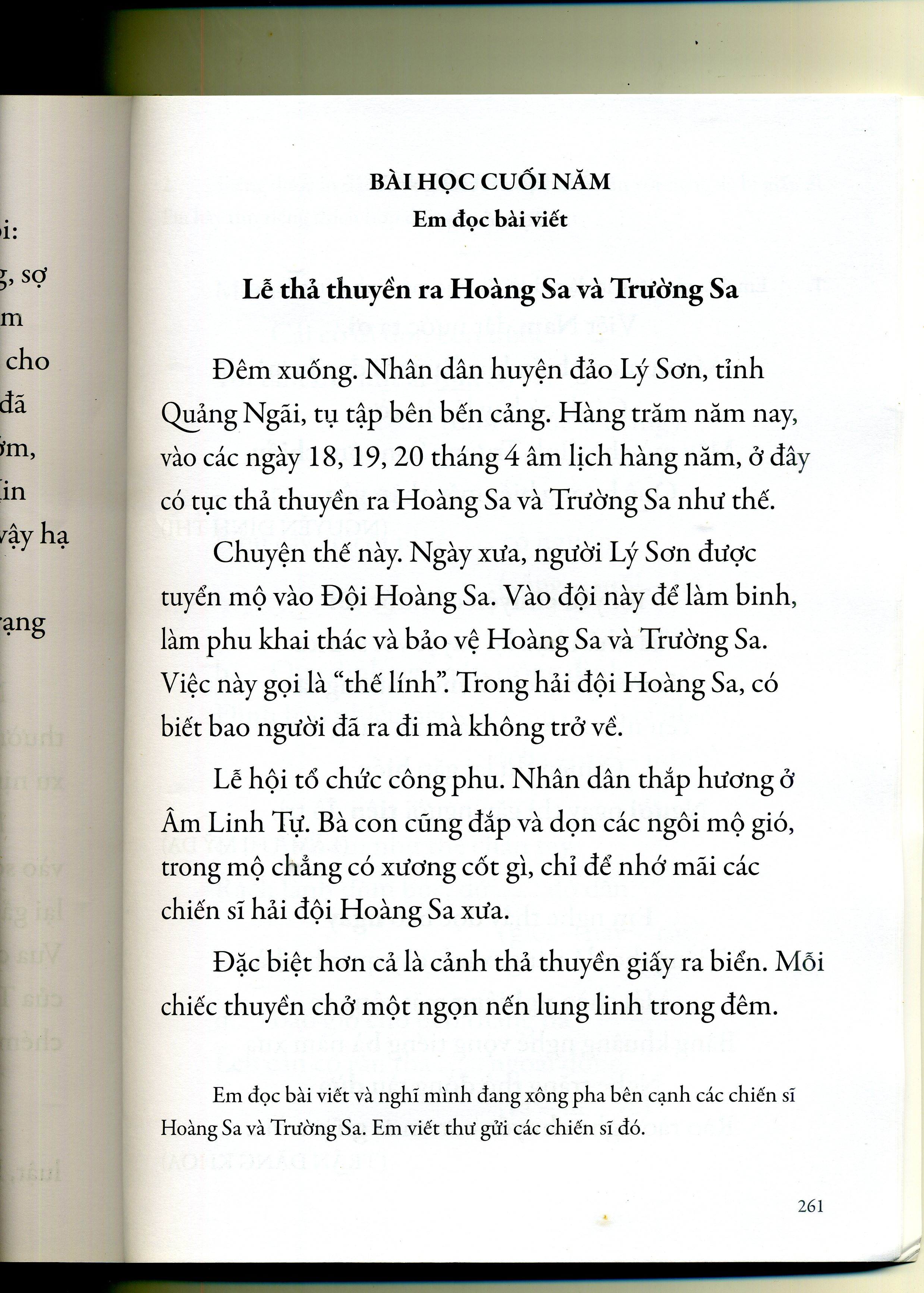 “Bài học cuối năm. Em đọc bài viết: Lễ thả thuyền ra Hoàng Sa và Trường Sa”