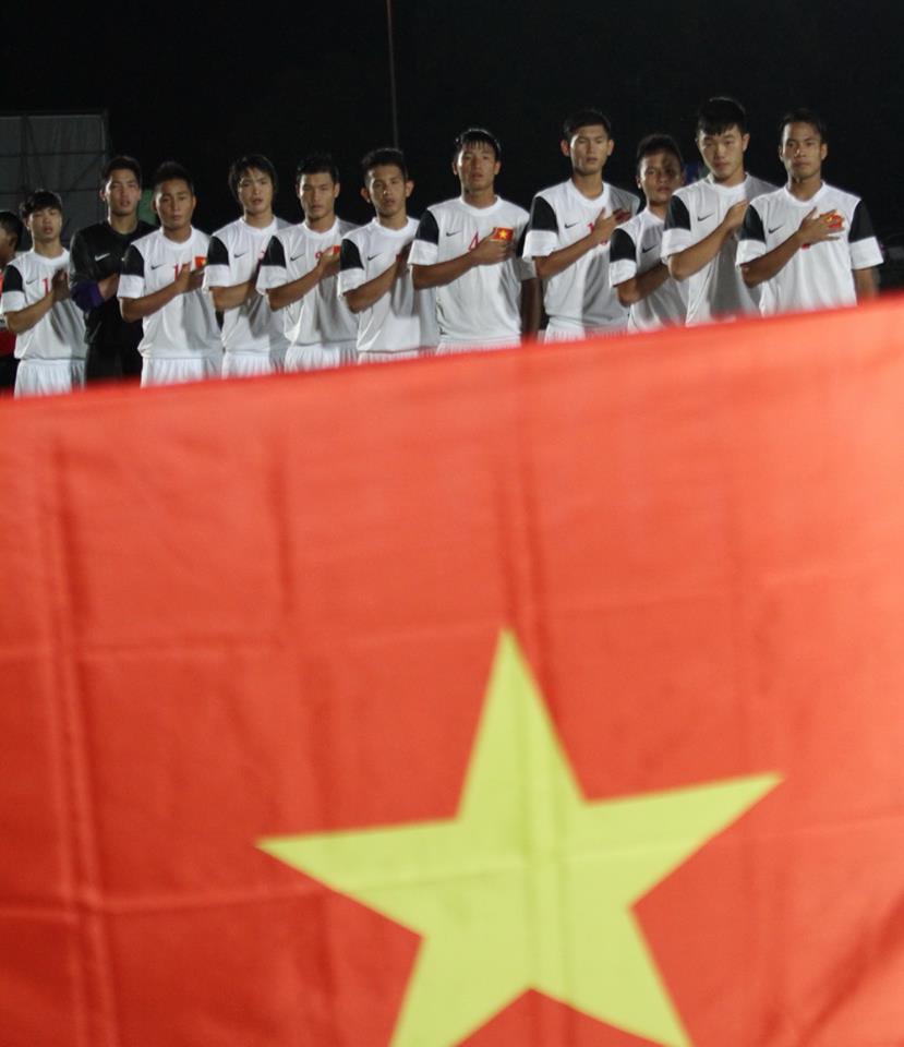 U19 VN h&aacute;t quốc ca