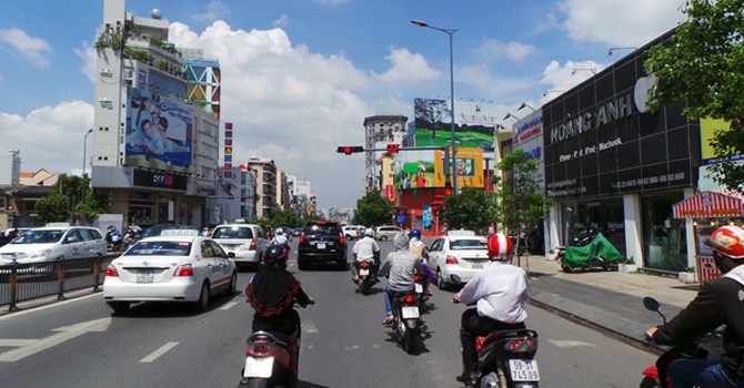 Với th&oacute;i quen d&ugrave;ng phương tiện c&aacute; nh&acirc;n của người ti&ecirc;u d&ugrave;ng, Uber rất kh&oacute; ph&aacute;t triển rộng khắp.