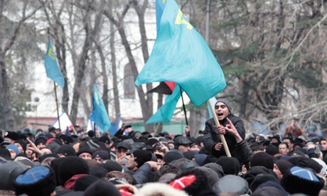 Người Tatar tụ tập ở Simferopol ngày 26-2. Ảnh: Itar-Tass