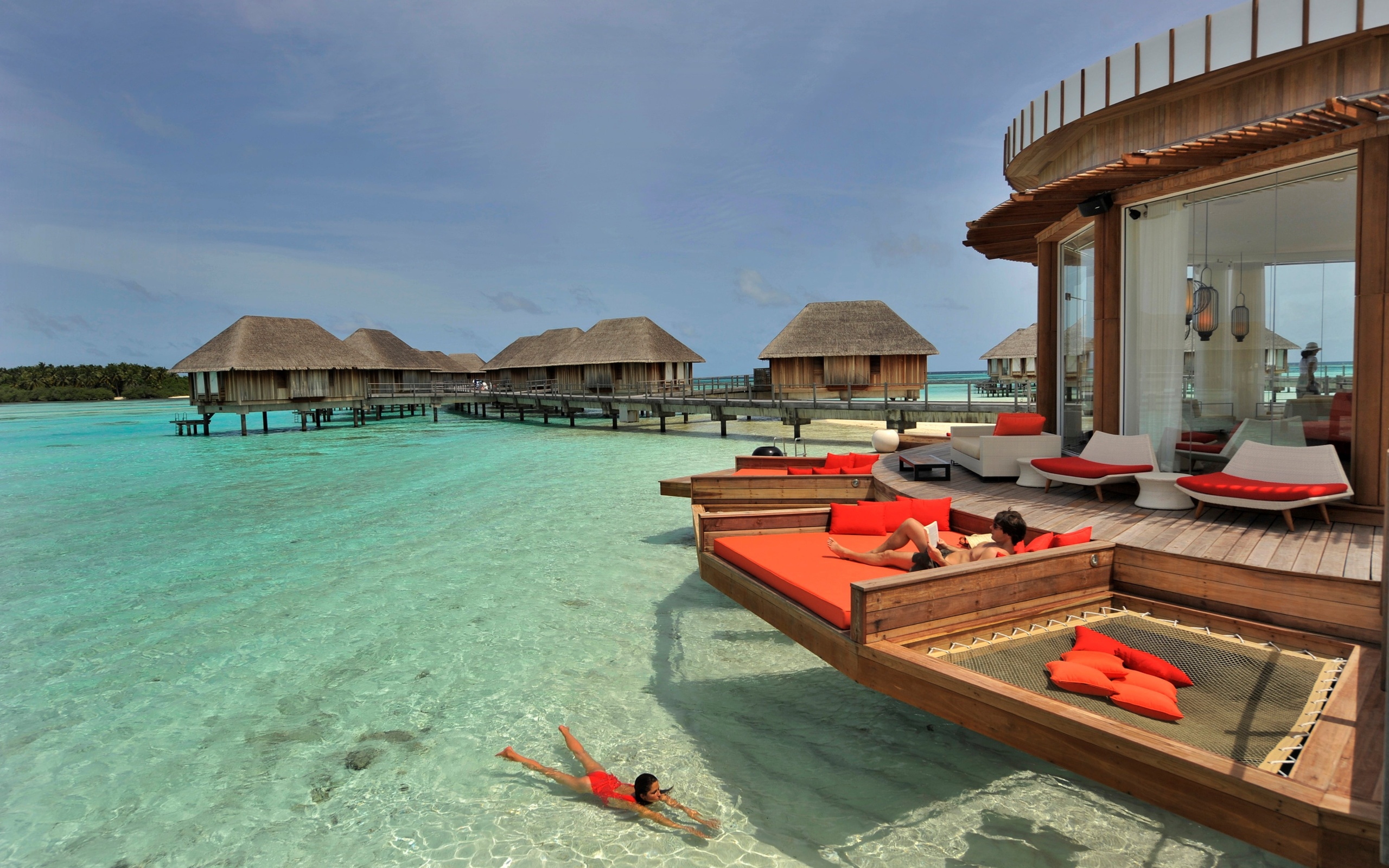 Lướt thủy phi cơ ngắm thiên đường nhiệt đới Maldives