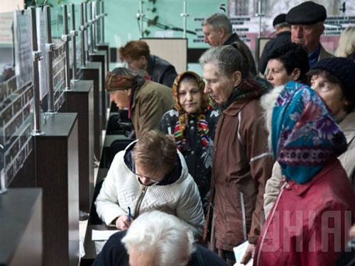 Kể từ ng&agrave;y 1-12, ch&iacute;nh phủ Kiev sẽ kh&ocirc;ng chi trả tiền hưu tr&iacute; cho người gi&agrave; ở Donbass Ảnh: UNIAN