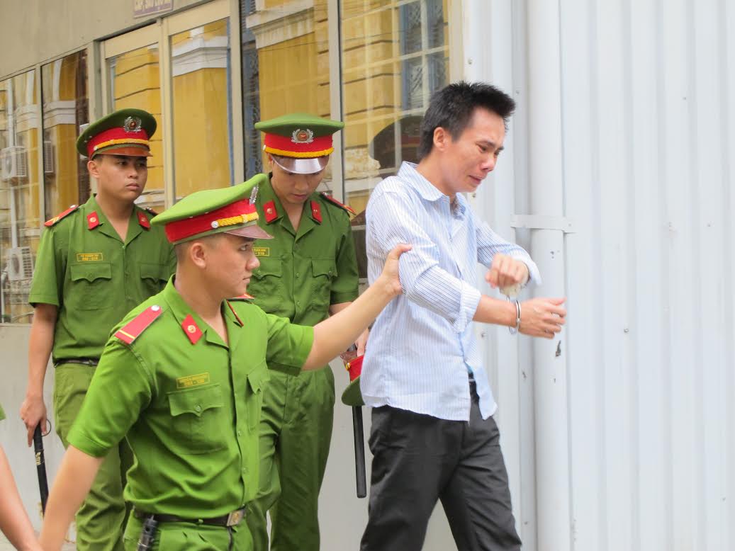 Nữ sinh bị thầy giáo lừa cả tình lẫn tiền