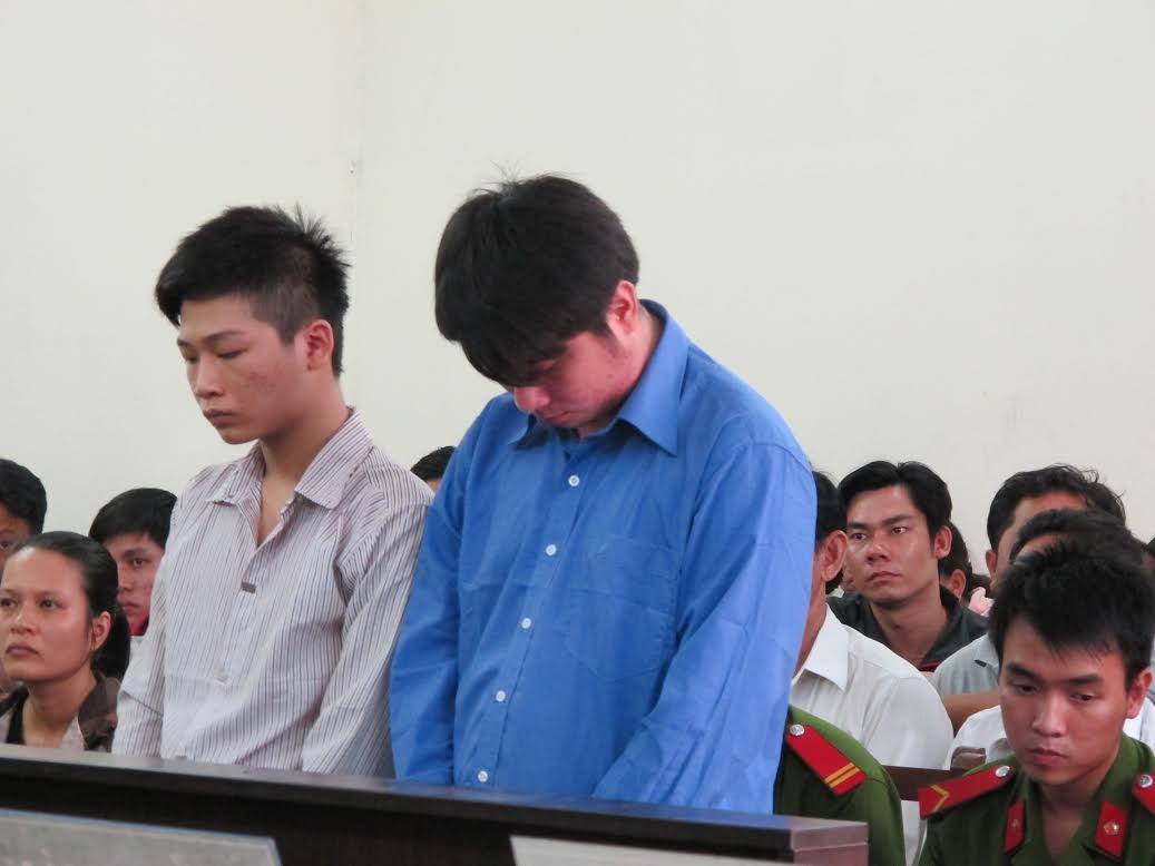 Chửi tục bị nhắc nhở, tức giận đâm chết chủ quán ốc