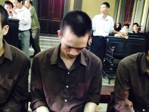 Bị đâm chết vì... thọc tay vào túi quần