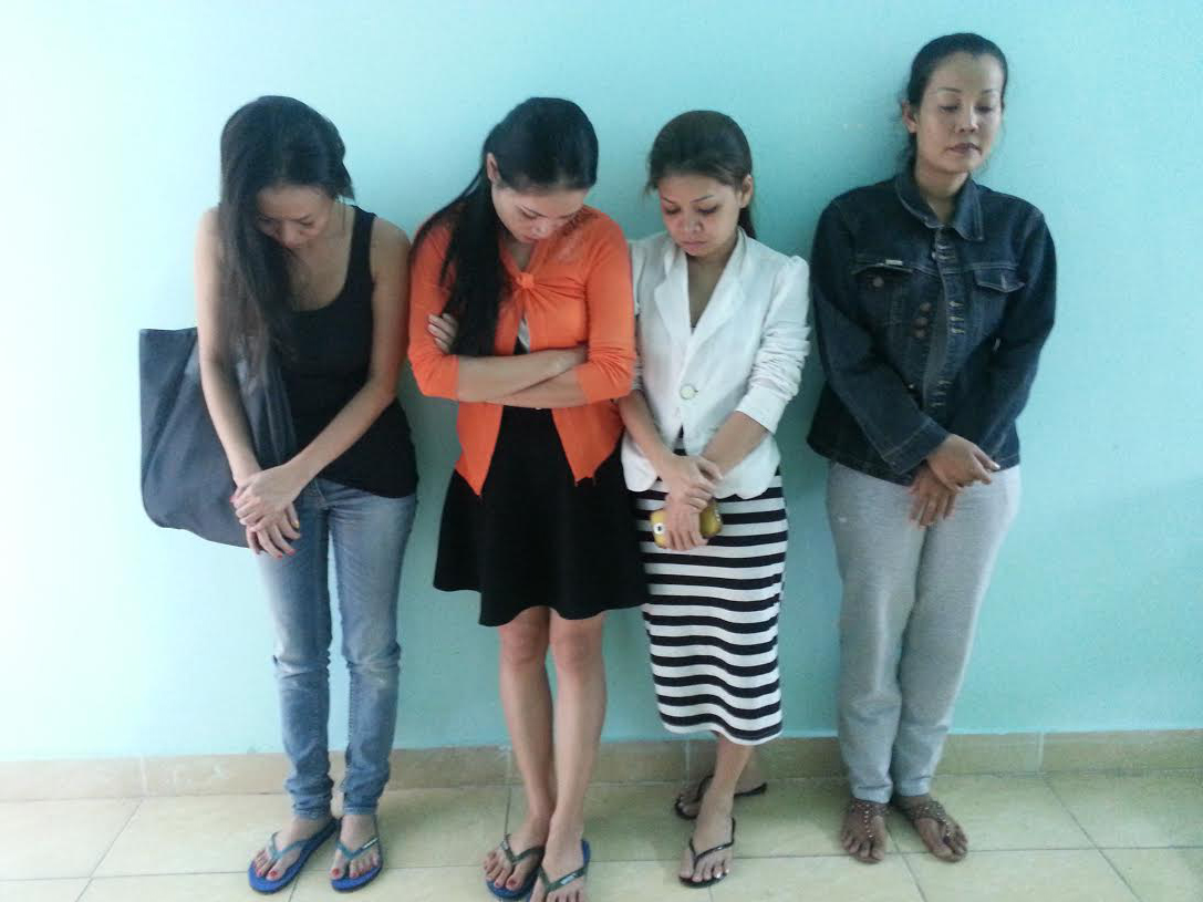 Nhóm tú bà tại công an.