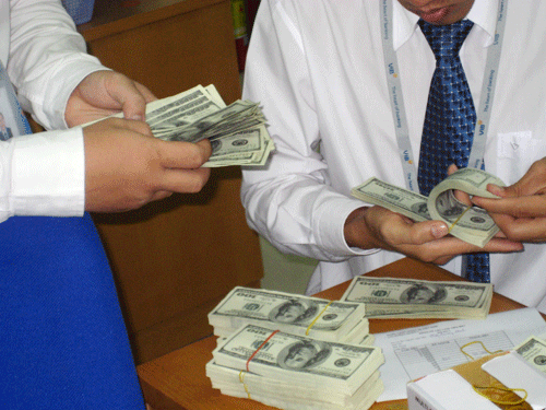 NH Nh&agrave; nước cho rằng việc tăng tỉ gi&aacute; USD/VNĐ kh&ocirc;ng đ&aacute;ng lo ngại đến mục ti&ecirc;u kiểm so&aacute;t lạm ph&aacute;t của Ch&iacute;nh phủ.