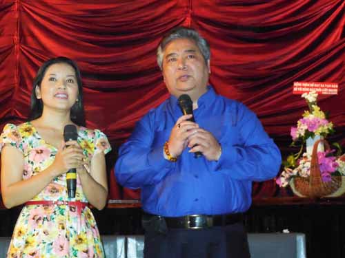 Ngọc Trinh làm bầu sô