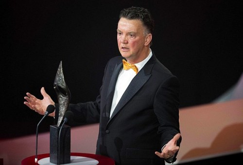 HLV Van Gaal nhận giải thưởng cao quý ở quê nhà