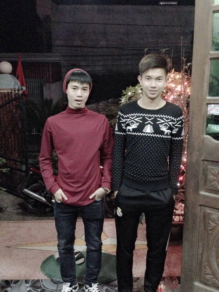 Văn Toàn tề tựu bạn bè đi chúc tết xóm giềng
