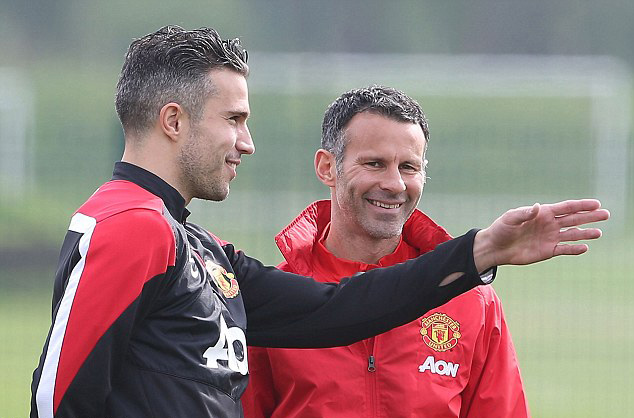 Nghi án Van Persie vờ chấn thương để “loại” HLV Moyes