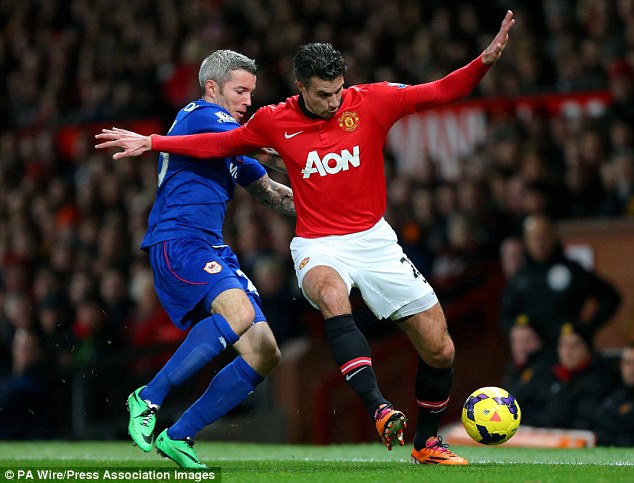 Van Persie không cảm thấy hạnh phúc khi chơi cho M.U bàng tuyển Hà Lan