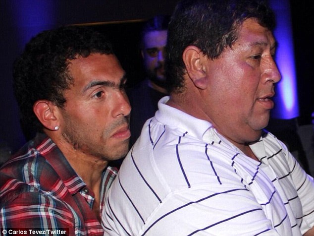 8 giờ kinh hoàng của gia đình Carlos Tevez
