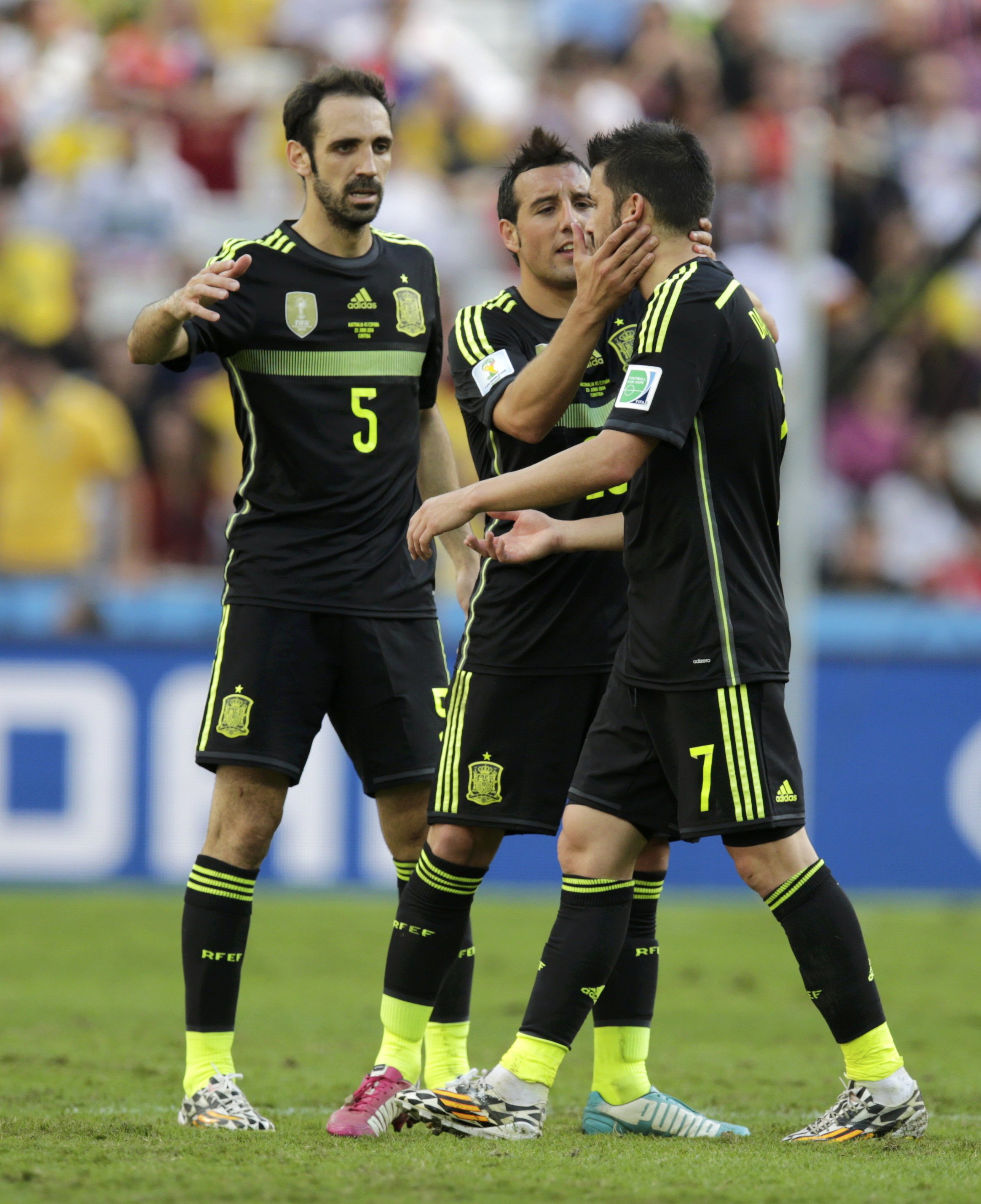 Đồng đội tạm biệt David Villa