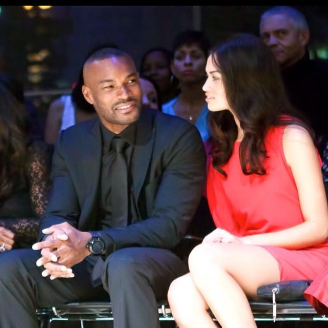 Shanina Shaik được bạn trai Tyson Beckford - cũng là người mẫu - gửi tặng lời chúc trước đêm diễn: Hãy tận hưởng ngày trọng đại của em nhé. Yêu êm