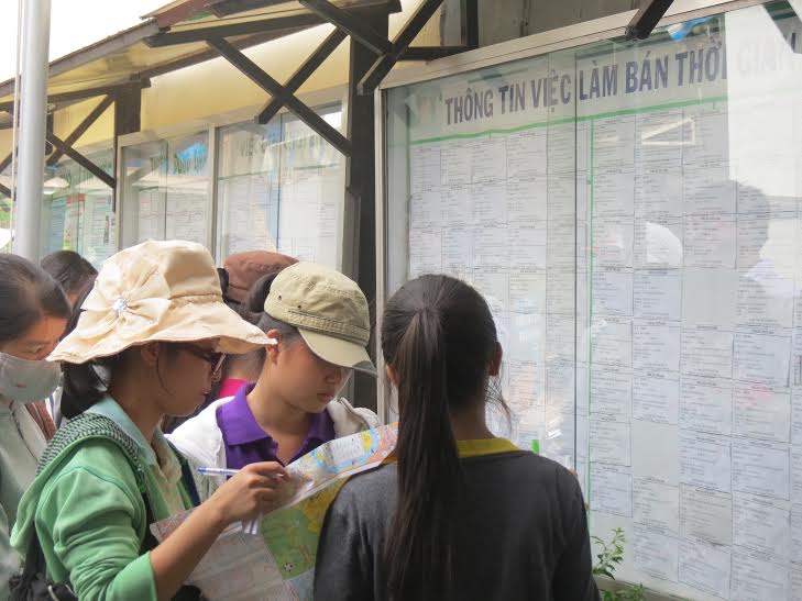 Sinh vi&ecirc;n t&igrave;m việc tại Trung t&acirc;m Hỗ trợ học sinh, sinh vi&ecirc;n TP HCM