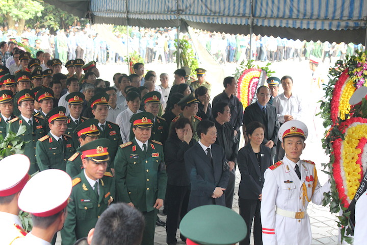 Đo&agrave;n viếng của c&aacute;c l&atilde;nh đạo Đảng, Nh&agrave; nước, Mặt trận tổ quốc, Bộ Quốc ph&ograve;ng...