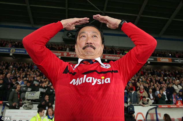&Ocirc;ng Vincent Tan, chủ Cadiff City, đồng sở hữu đội b&oacute;ng với Henry Nguyễn