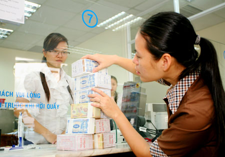 Khan tiền mới lì xì, chợ đen đua nhau “chặt chém”