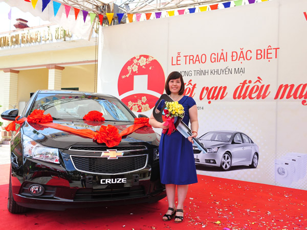 Ngân hàng “treo” xe hơi mời khách gửi tiền