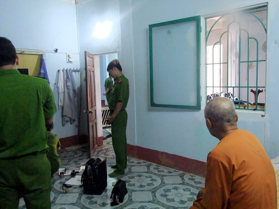 Trộm 750 triệu đồng của chùa đi đánh bạc và cho vay nặng lãi