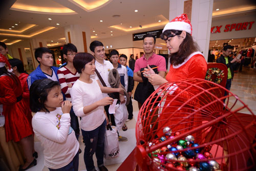 Trong dịp Giáng Sinh - Chào năm mới 2015 các TTTM Vincom thực hiện chương trình ưu đãi lớn nhất trong năm.
