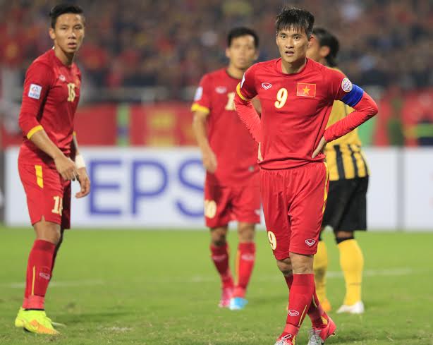 Công Vinh thất vọng rời sân
