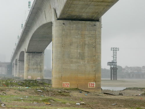 "Chốt" nguyên nhân nứt trụ, không cần hạ tải cầu Vĩnh Tuy