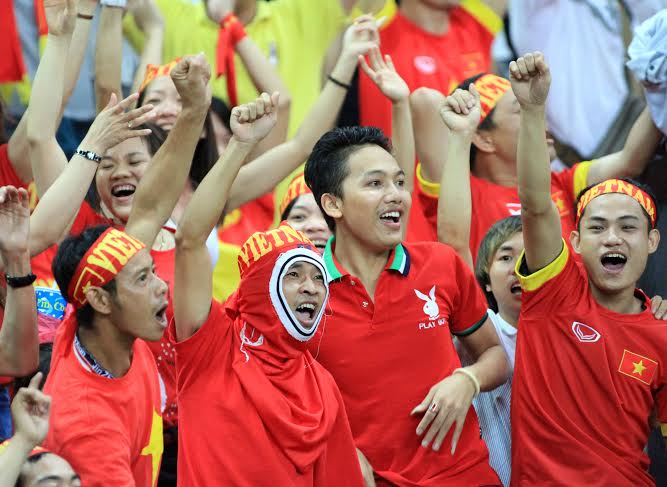 M&agrave;u đỏ của Việt Nam - d&ugrave; &iacute;t hơn - nhưng đ&atilde; &aacute;p đảo m&agrave;u v&agrave;ng của Malaysia tr&ecirc;n kh&aacute;n đ&agrave;i s&acirc;n Shah Alam
