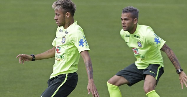 Neymar, Alves bắt chước tuyển Romania ở World Cup 1998