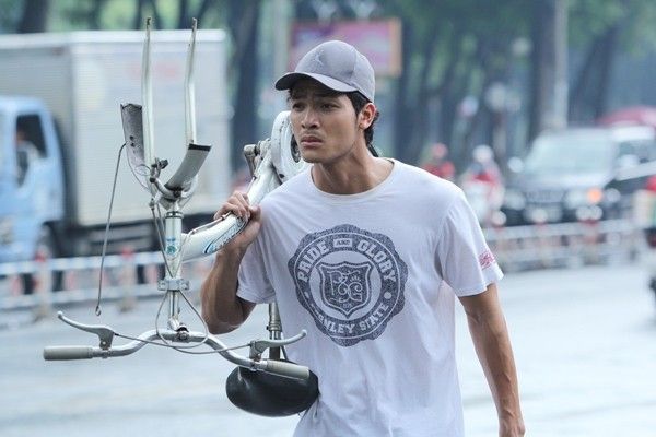 Vũ Tuấn Việt trong vai một ch&agrave;ng sinh vi&ecirc;n người Quảng ngh&egrave;o kh&oacute;