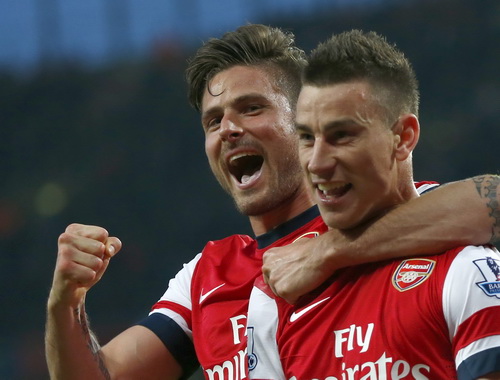 Đè bẹp Newcastle, Arsenal mơ mộng Champions League