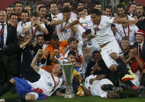 Sevilla lần thứ ba v&ocirc; địch Europa League