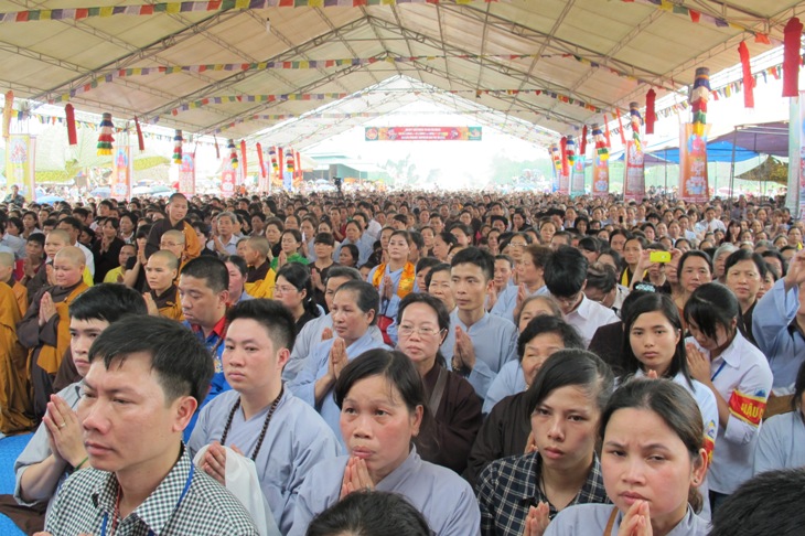 Lễ cầu an của Ph&aacute;p Vương Drukpa thu h&uacute;t sự tham gia của đ&ocirc;ng đảo Phật tử đến từ nhiều tỉnh th&agrave;nh trong cả nước