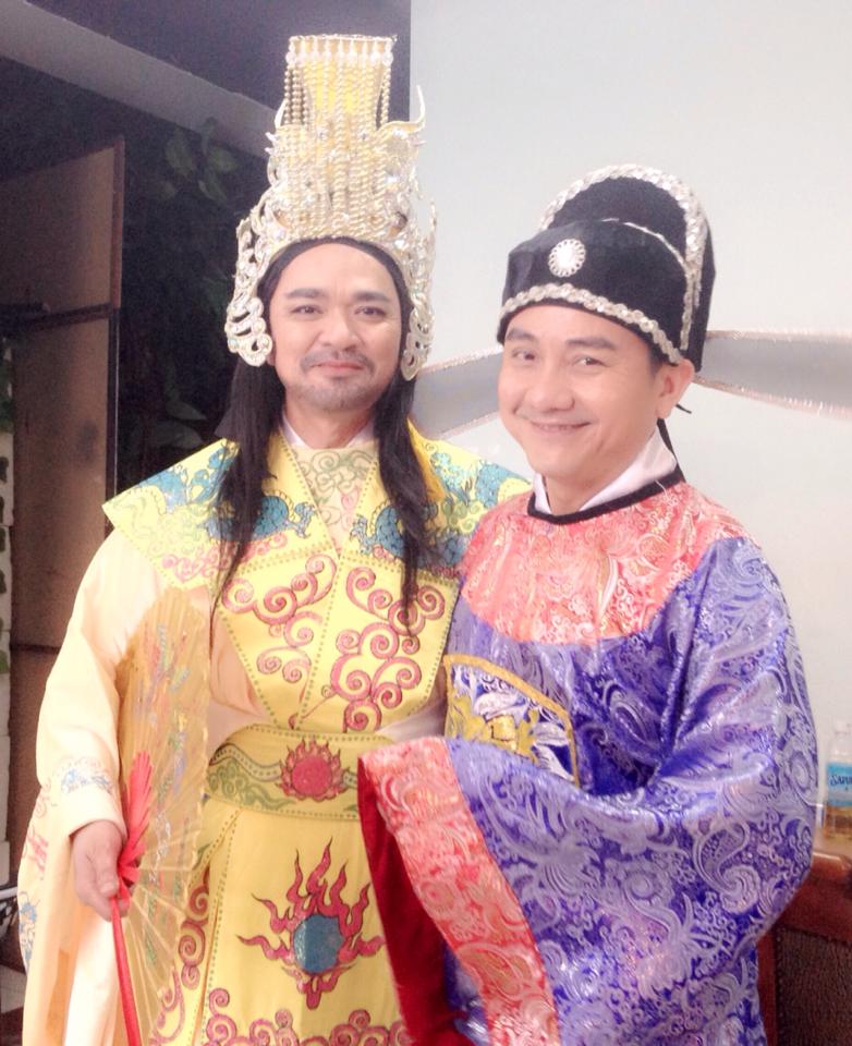 Quốc Thảo vai Ngọc Hoàng và Anh Vũ vai Táo thủy lợi trong kịch táo của VTV 9