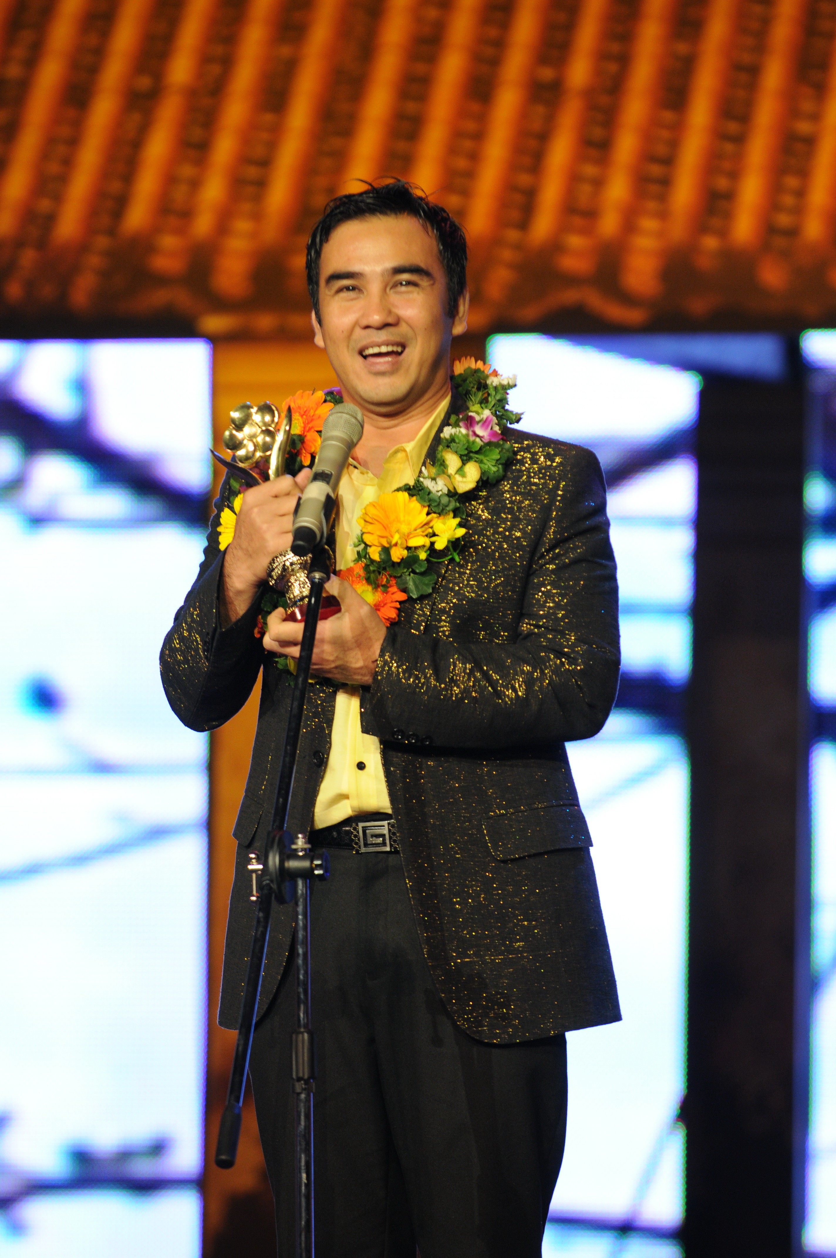 Quyền Linh tại Mai V&agrave;ng 2009