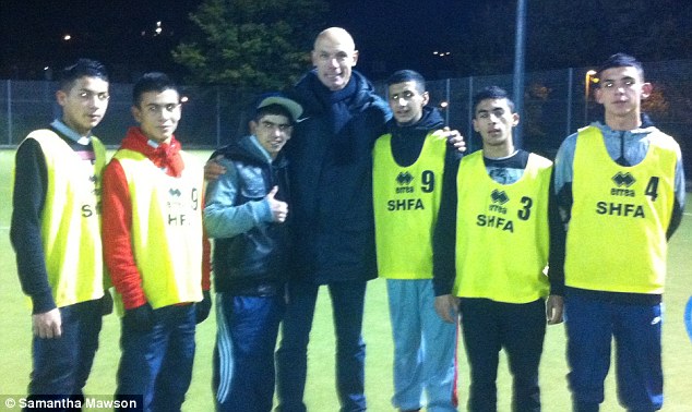 Ông Howard Webb và lớp học bóng đá do ông tổ chức